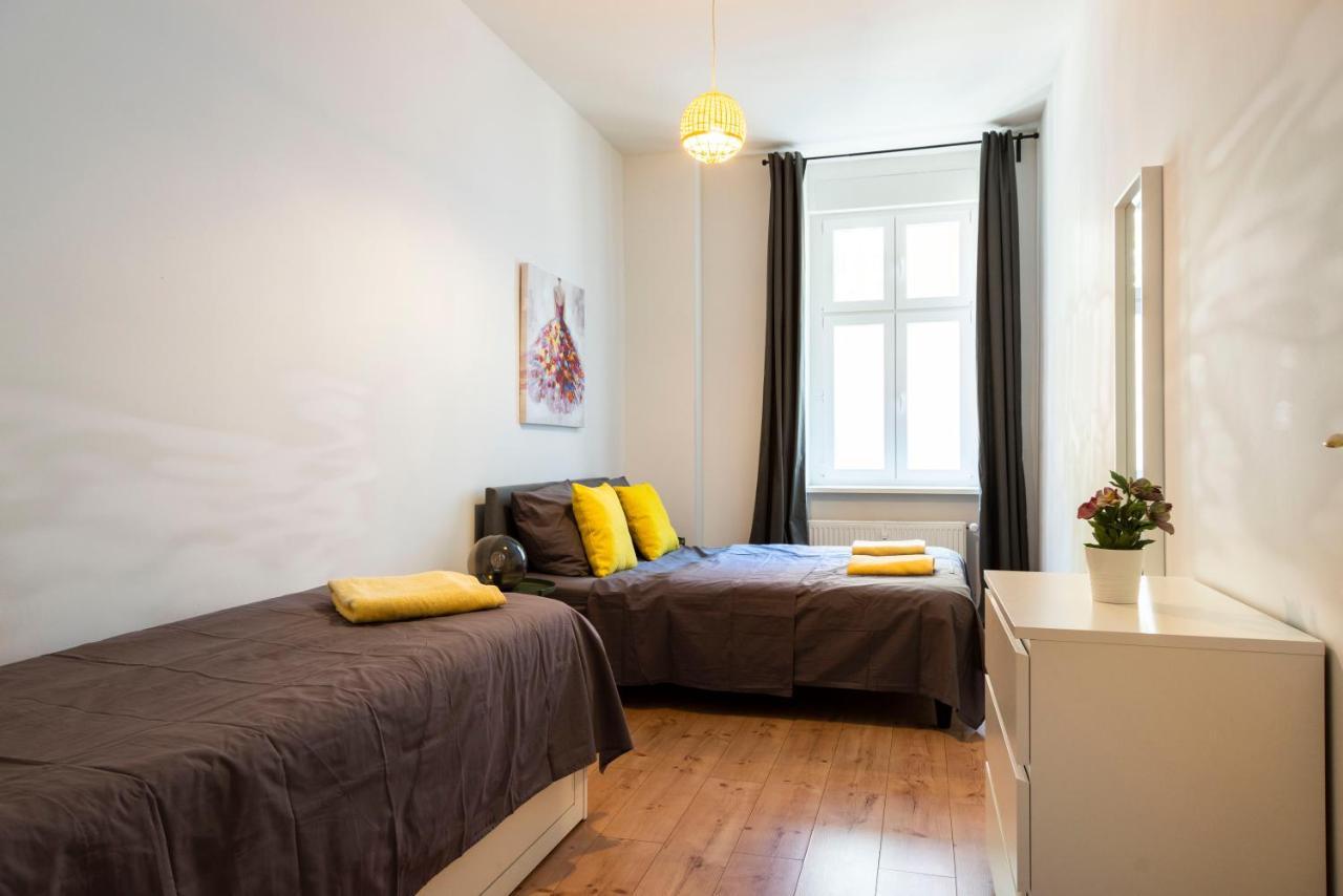 Freshly Renovated 2Br&Lr+Walk-In Rainshower Berlim Exterior foto